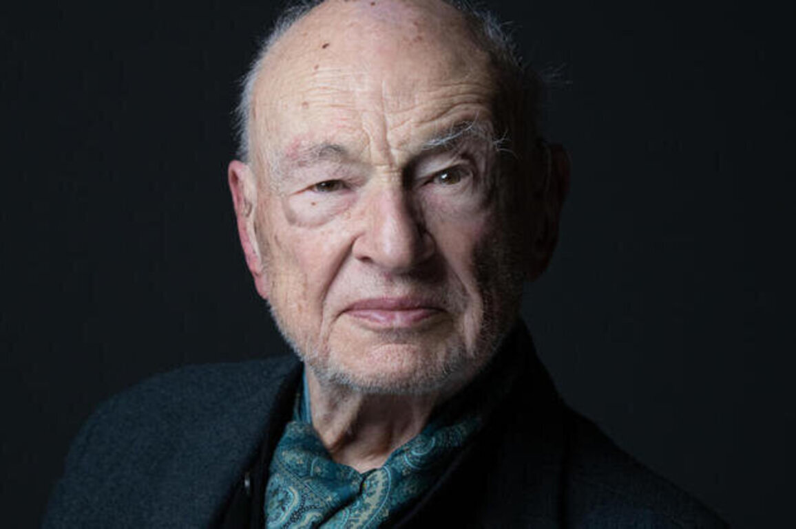 Edgar Morin: France's intellectual 'grandfather' dies at 104