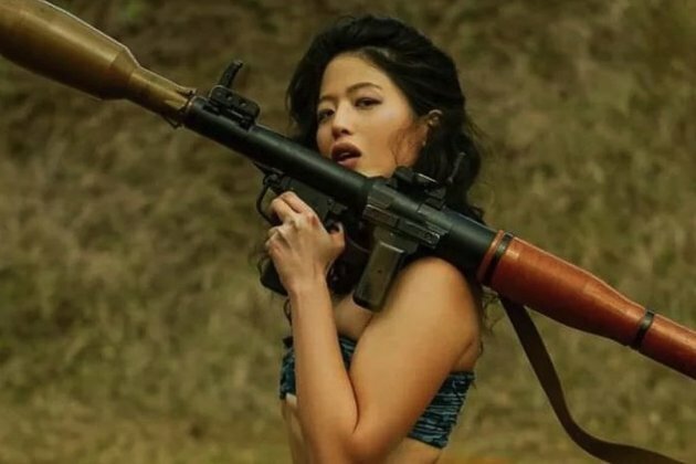 US influencer becomes emotional support stripper in Ukraine