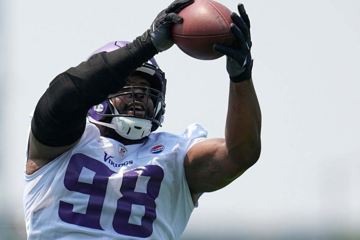 Brian Flores has new weapons on Vikings defense, but don't forget the old ones