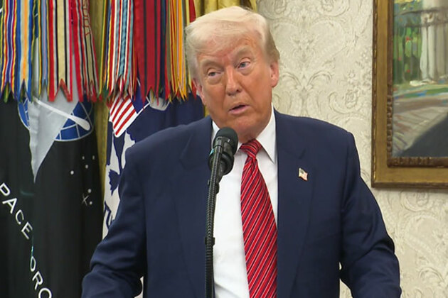 Trump holds out 25% tariff threat to Apple it it makes iPhones in India