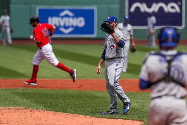 Moreland's second HR lifts Red Sox over Jays