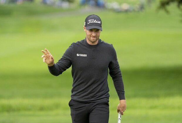 Wyndham Clark (60) breaks course record, takes lead at Pebble Beach