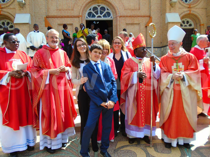  rchbishop wanga with pastoral staff and rchbishop lume with white mitre in a group photo with the relatives of everend avide e rcangelis