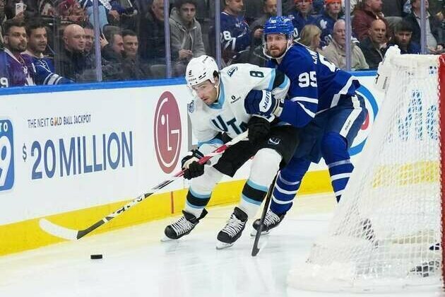 John Tavares snaps tie as Maple Leafs defeat Mammoth