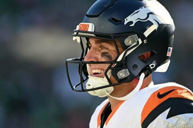 Broncos batter Justin Fields, Jets in London rock fight