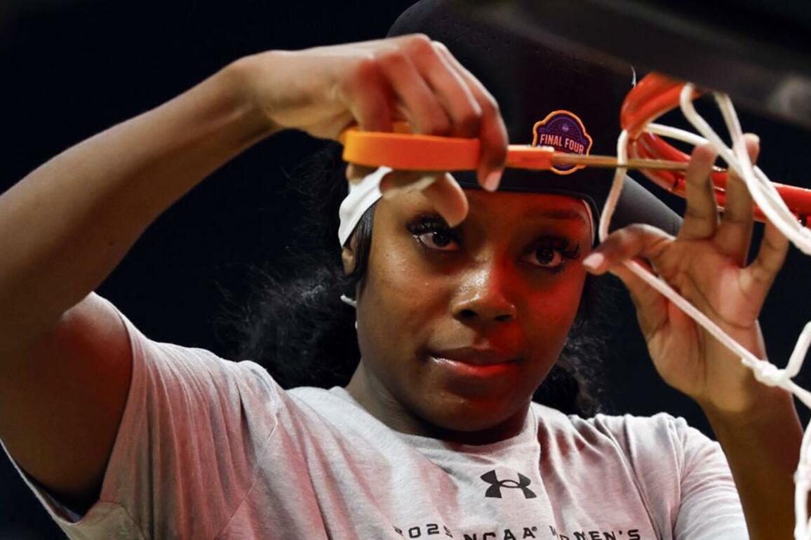 UConn, South Carolina, UCLA, Texas reach women's Final Four
