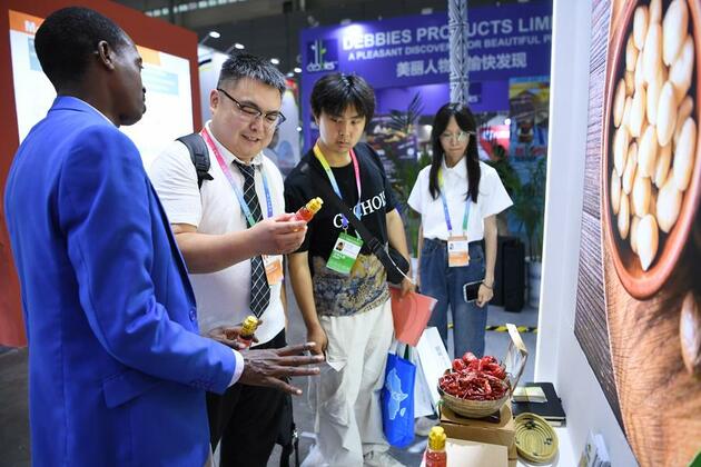 Interview: China's open policies benefit global trade, says Egyptian economist