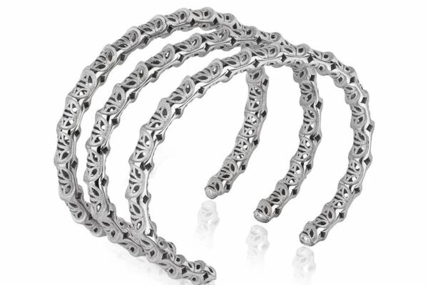 Platinum jewellery demand rises as delta with gold price widens