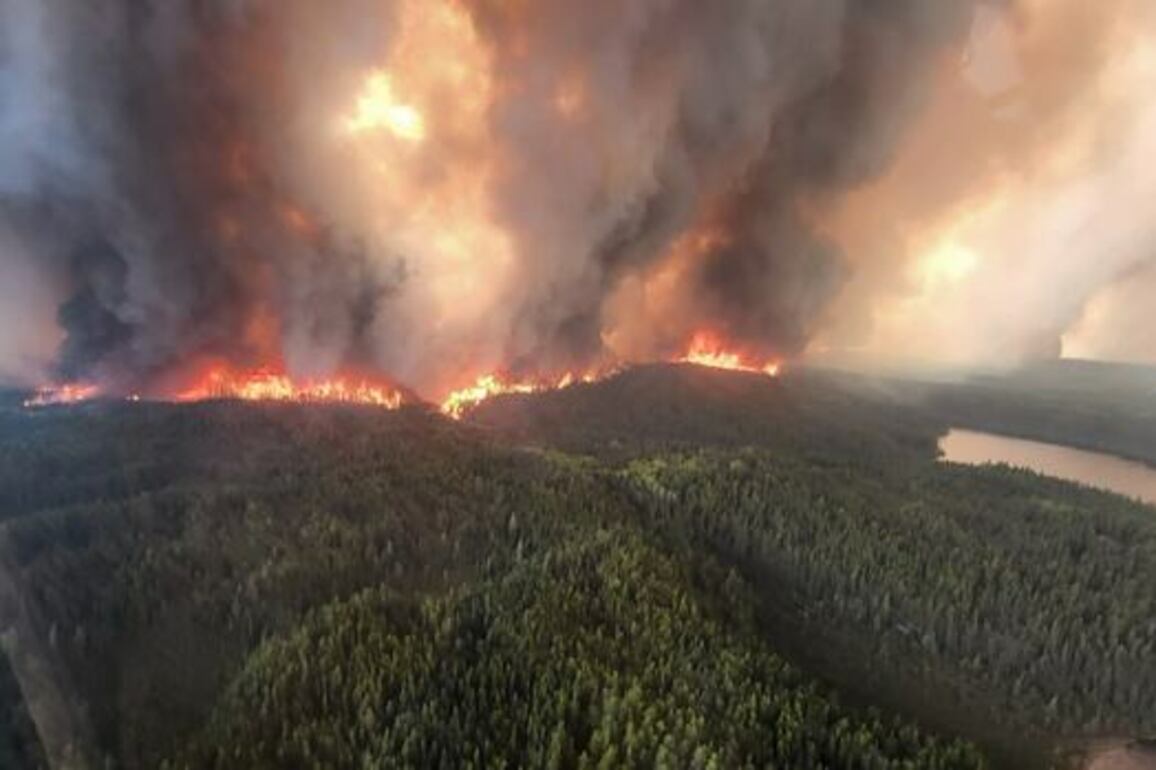 Northern Manitoba First Nations to evacuate thousands over wildfire threat