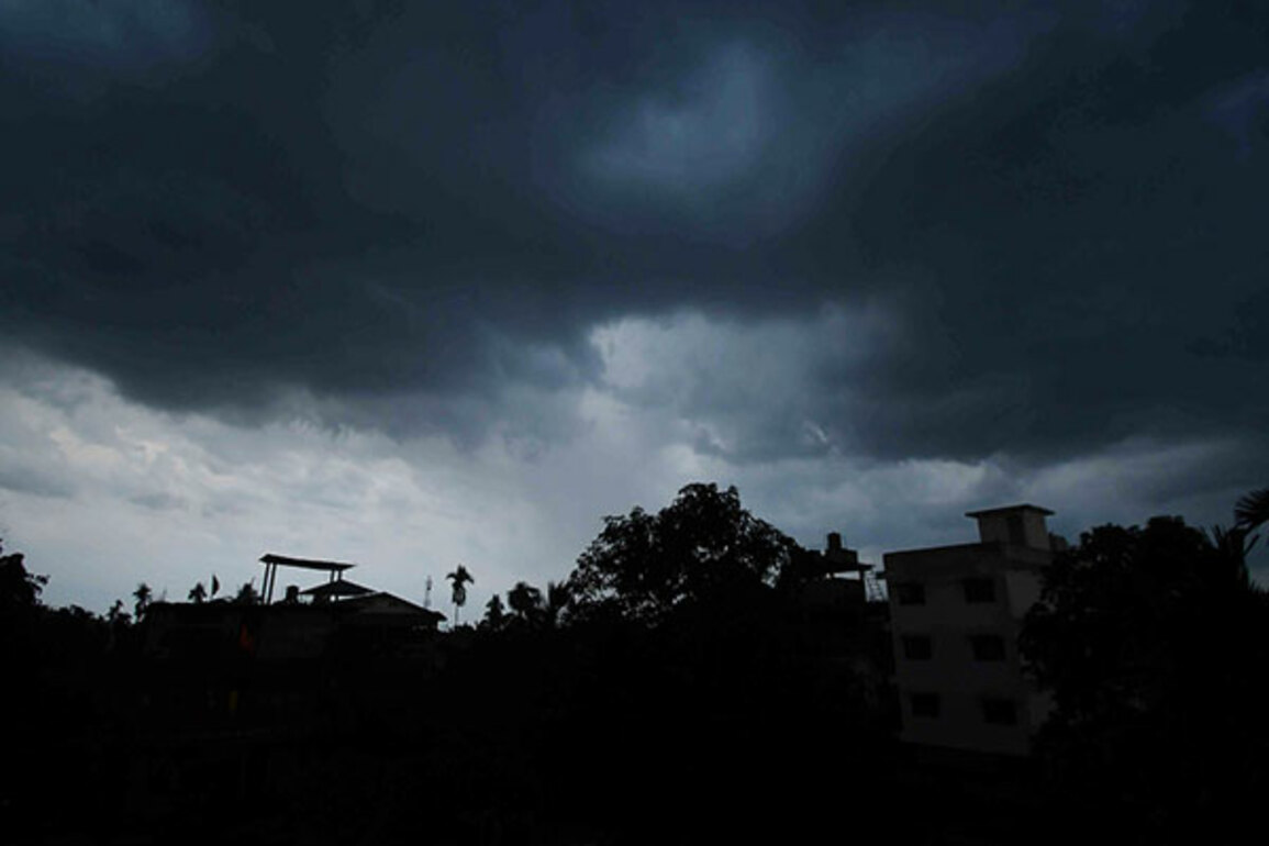 IMD warns of thunderstorms, hailstorms, and lightning across multiple states