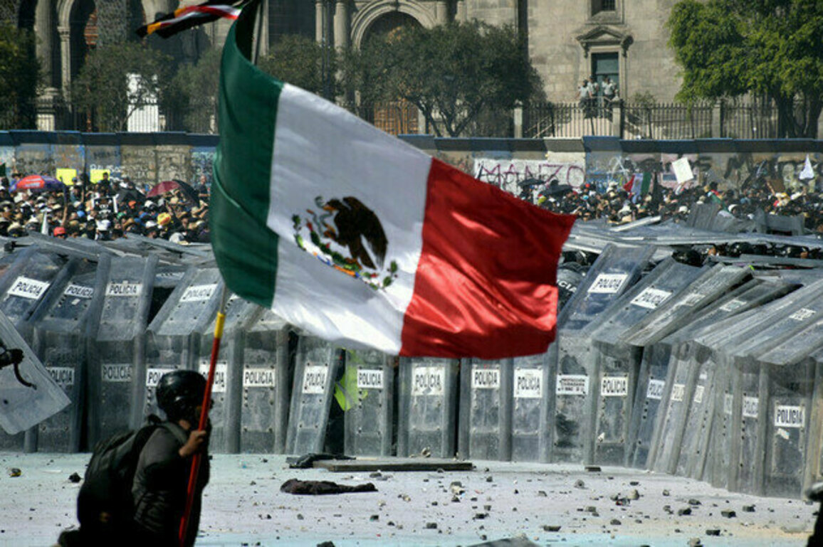 Clashes break out during Gen Z protest in Mexico City 
