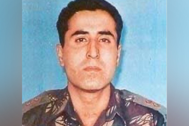 Defence Minister Rajnath Singh remembers Captain Vikram Batra on his Balidan Diwas, calls him a glorious example