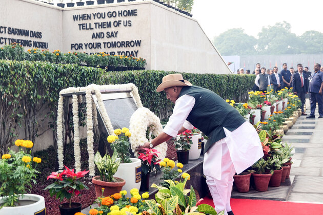 Defence Minister Rajnath Singh lays wreath at National Police Memorial, pays tributes to police, paramilitary forces