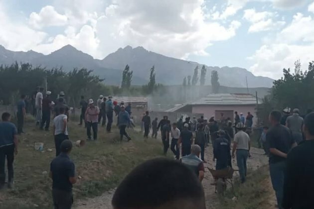 Dozens Injured As Fresh Clashes Erupt Along Kyrgyz-Uzbek Border