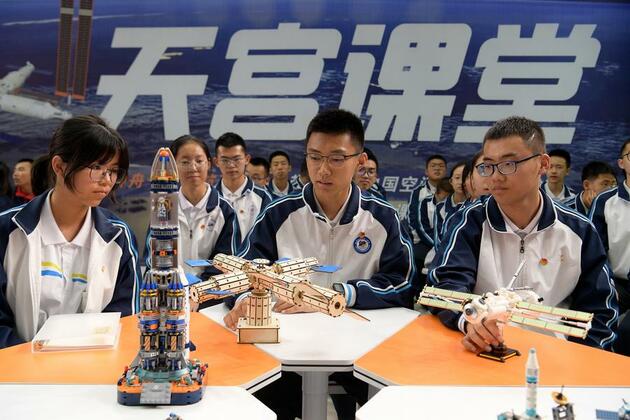 Scientists join classrooms to inspire teenagers to become innovators