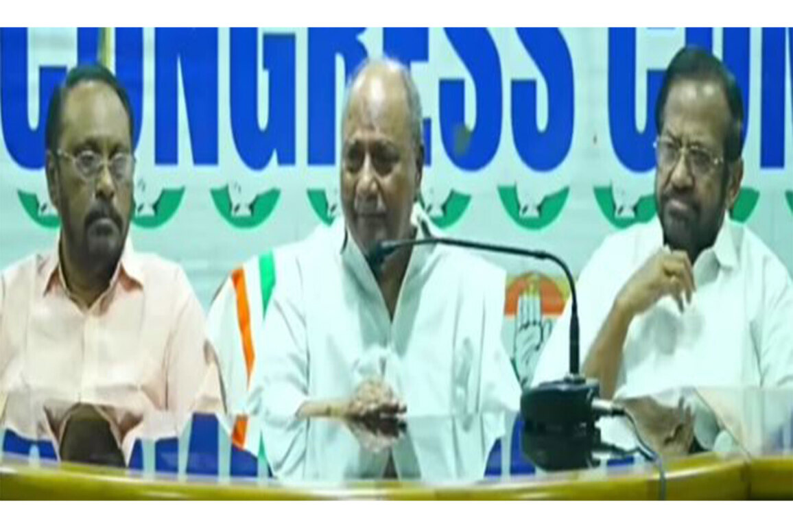 Congress's AK Antony warns of "West Bengal-like" fate for LDF, predicts sweep for UDF in Kerala Assembly polls
