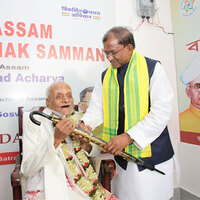 Assam Governor felicitates senior-most surviving retired primary teacher in Jorhat