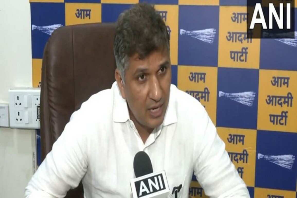 "Worshippers of capitalism": AAP's Saurabh Bharadwaj attacks BJP-RSS over Hosabale remarks