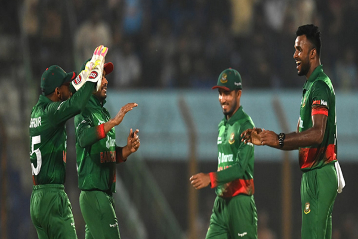 Bizarre fielding error costs Bangladesh A five penalty runs against New Zealand A