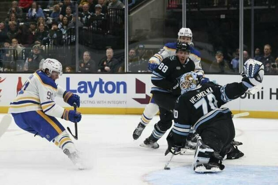 Four-goal third vaults Mammoth over Sabres