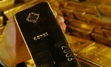 Gold smashes through $US1000/oz