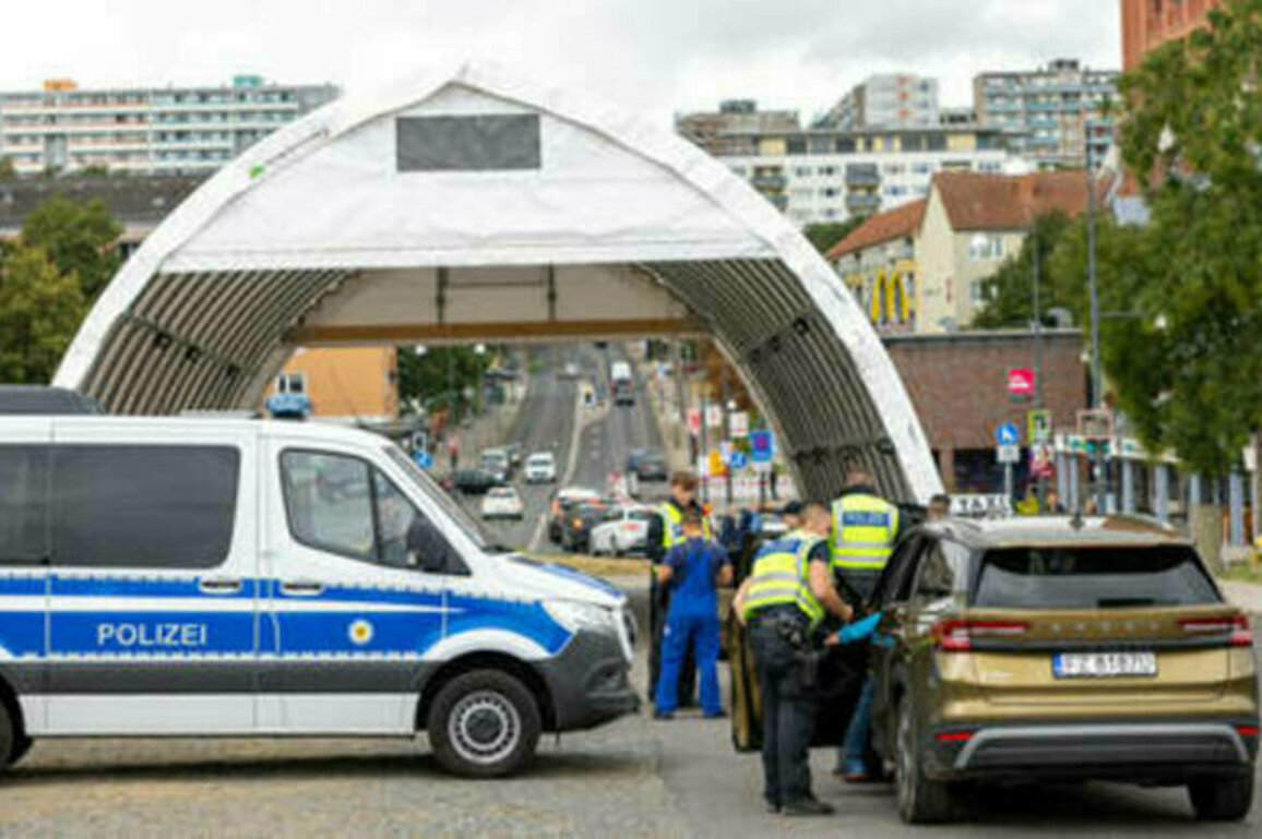 Germany's border crackdown can only last 'a few more weeks' - police