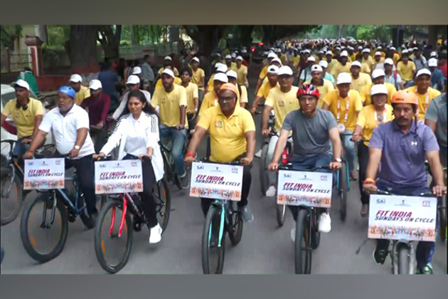 Union Minister Mansukh Mandaviya leads 'Fit India Sundays on Cycle' campaign in Varanasi