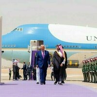 Trump issues nuclear deal threat to Iran