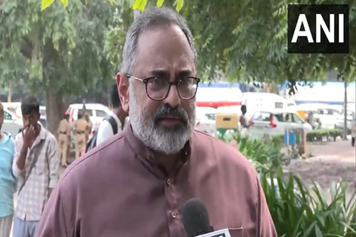 "Doesn't make RSS and BJP poison...": Rajeev Chandrashekhar slams Rahul Gandhi, Mallikarjun Kharge over corruption