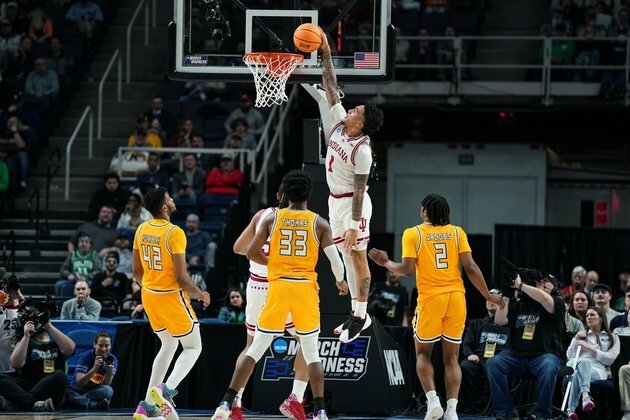 No. 4 Indiana too strong for No. 13 Kent State in Midwest matchup