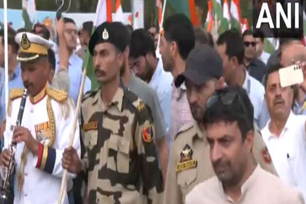 JK CM Omar Abdullah, LG Manoj Sinha join Tiranga Yatra at Dal Lake