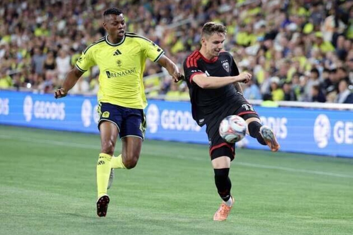 Louis Munteanu, D.C. United look to keep it rolling in Chicago