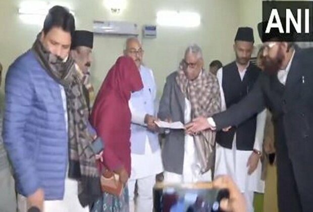 UP: SP delegation visits Sambhal, hands over cheque of Rs 5 lakh to families of Sambhal violence victims