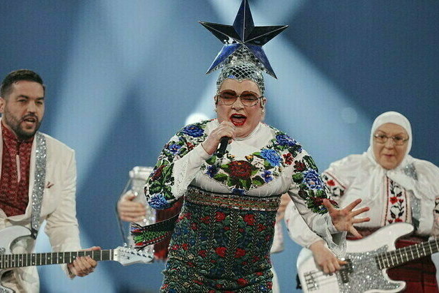 Ukrainian official sends police after Russian-language singer