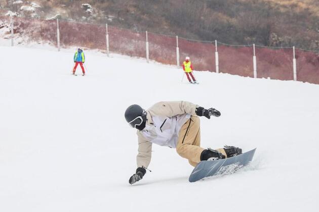 Capturing winter memories in north China Olympic ski town