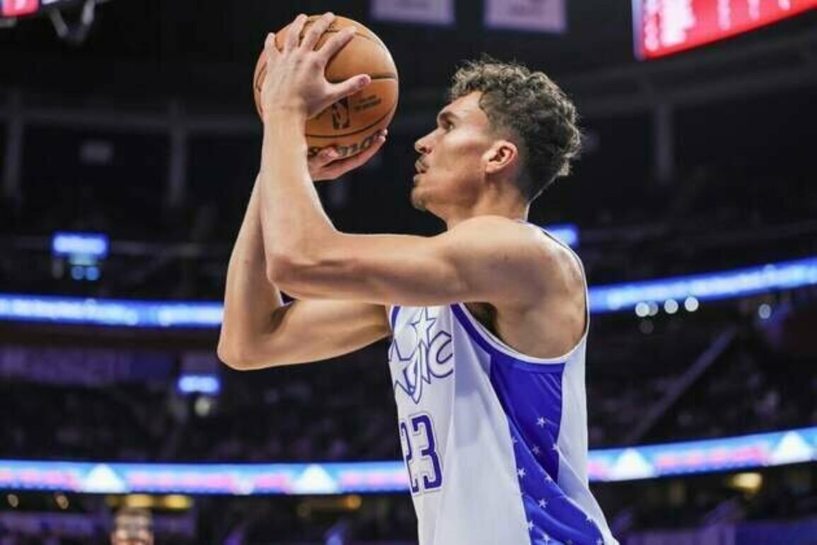 Torrid-shooting Magic extend Clippers' tailspin in rout