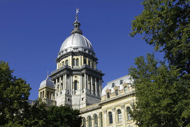 Illinois lowers correctional officer hiring age to 18