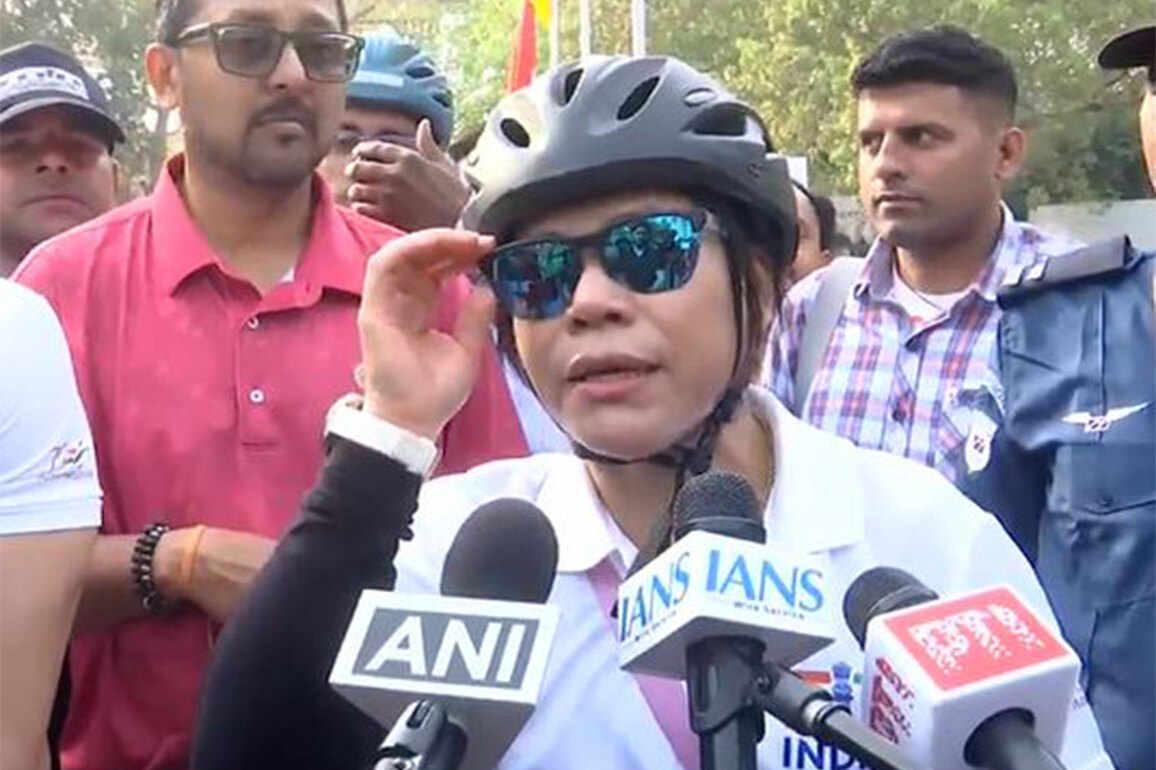 Delhi: Boxer and Olympic medalist Mary Kom participates in 'Fit India Sundays' on Cycle