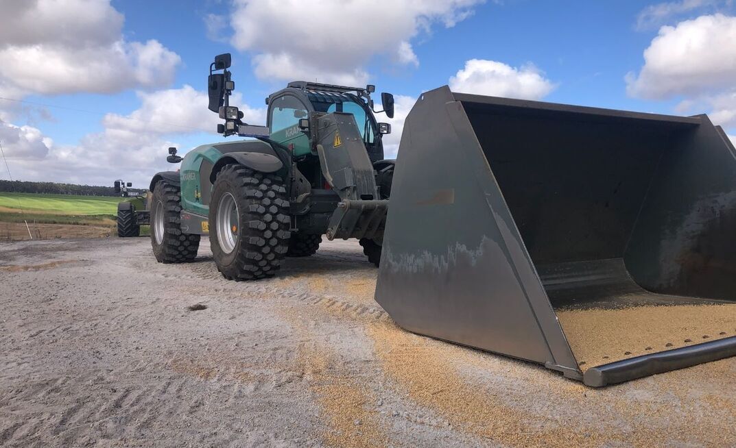A new machinery simulator is being rolled out in Queensland as part of training to improve farm safety with the use of things like telehandlers and harvesting equipment.