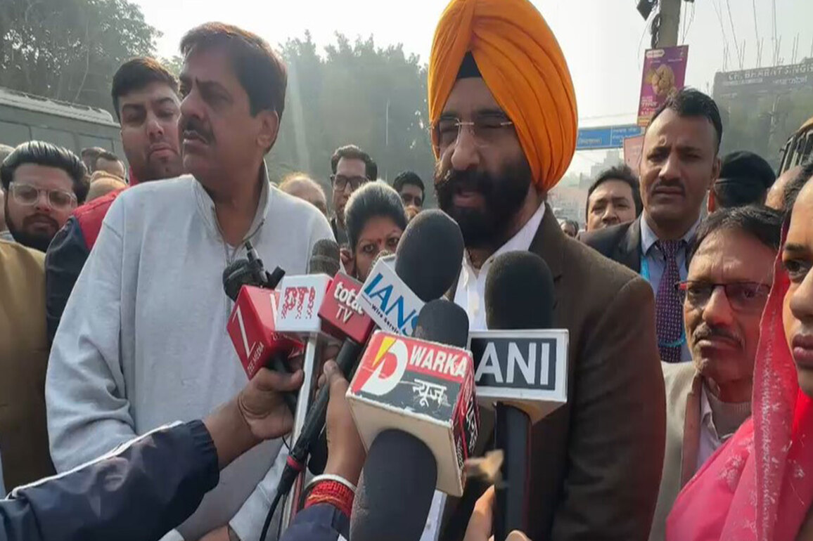 "Delhi govt waging war on pollution, people must join our effort": Manjinder Sirsa