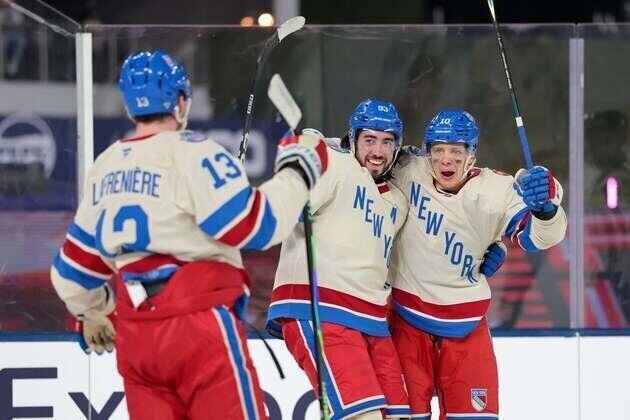 NHL roundup: Mika Zibanejad's Winter Classic hat trick lifts Rangers