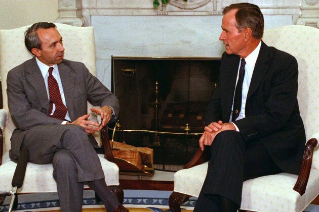 Supreme Court Justice David Souter dies, served from 1990 to 2009