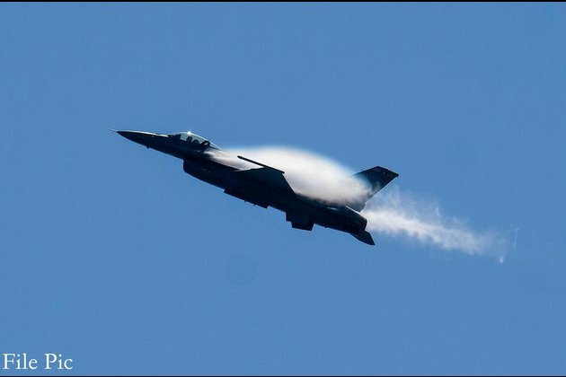 U.S. air force F-16 jet crashes, pilot injured