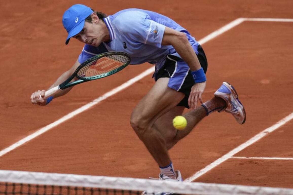 De Minaur purple patch ended in Monte Carlo semis