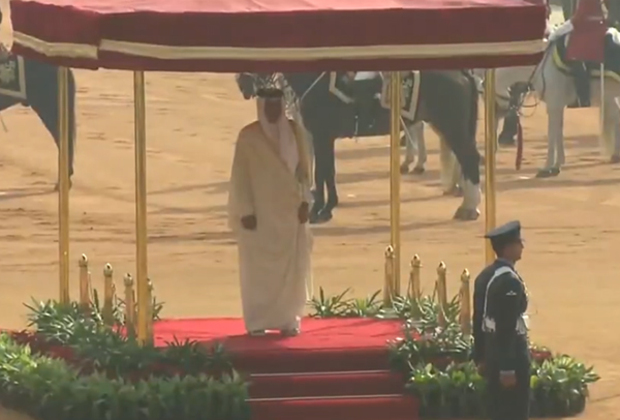 Amir of Qatar receives Guard of Honour, ceremonial welcome at Rashtrapati Bhavan