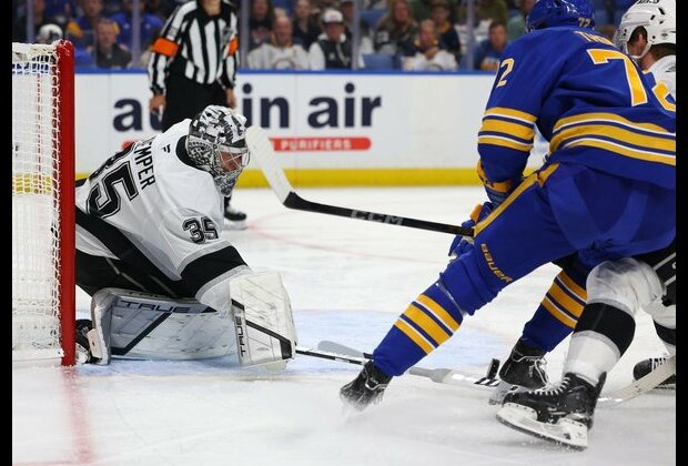 Anze Kopitar's third-period hat trick propels Kings past Sabres