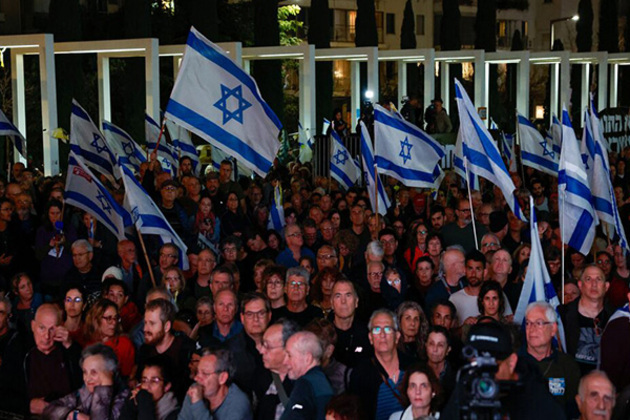Crowds call for Trump's intervention to bring back hostages from Gaza
