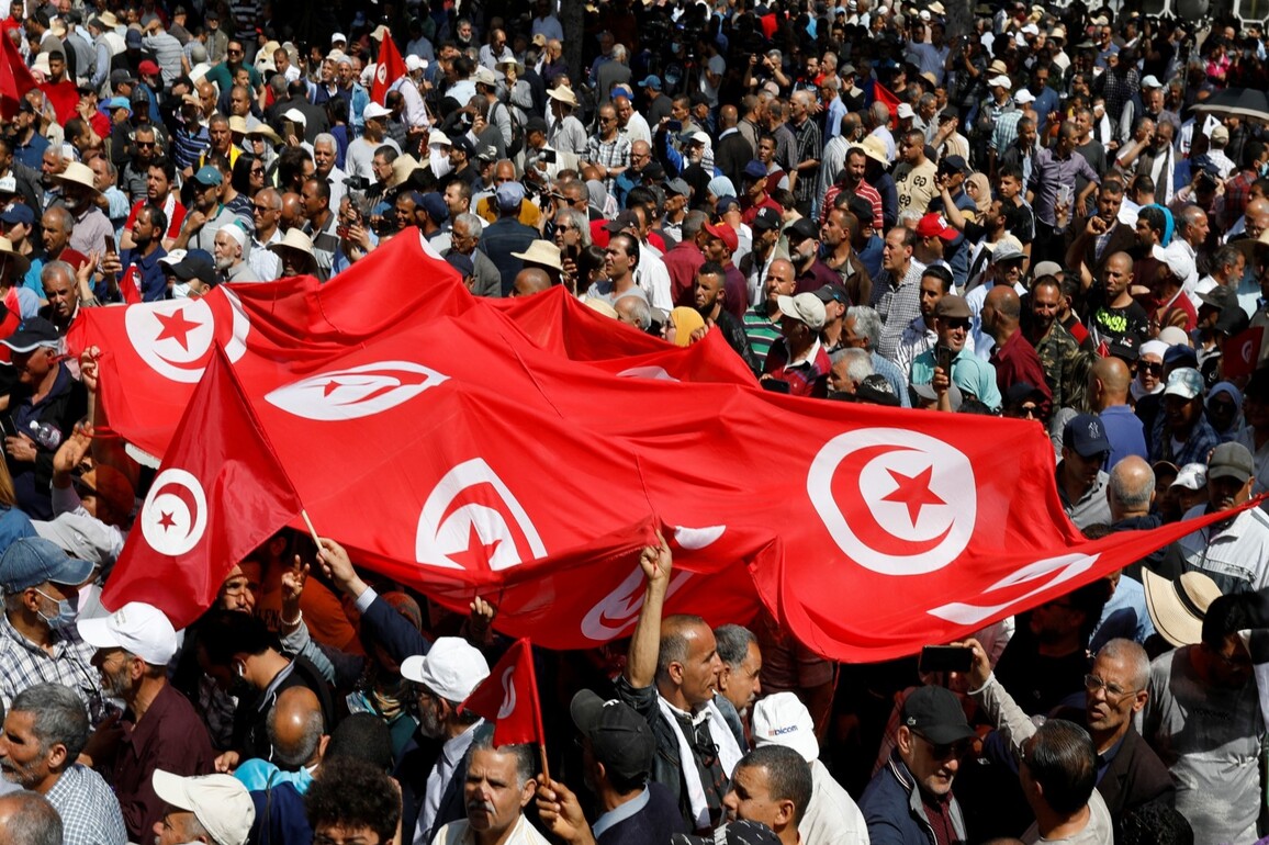 Tunisian opposition leaders join hunger strike to back jailed politician