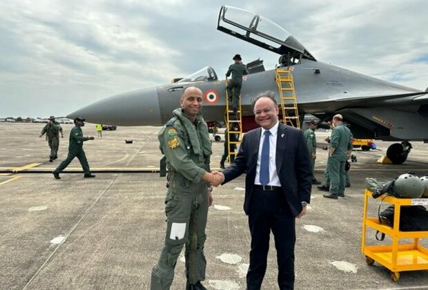 Indian envoy receives IAF contingent at Thai naval air base