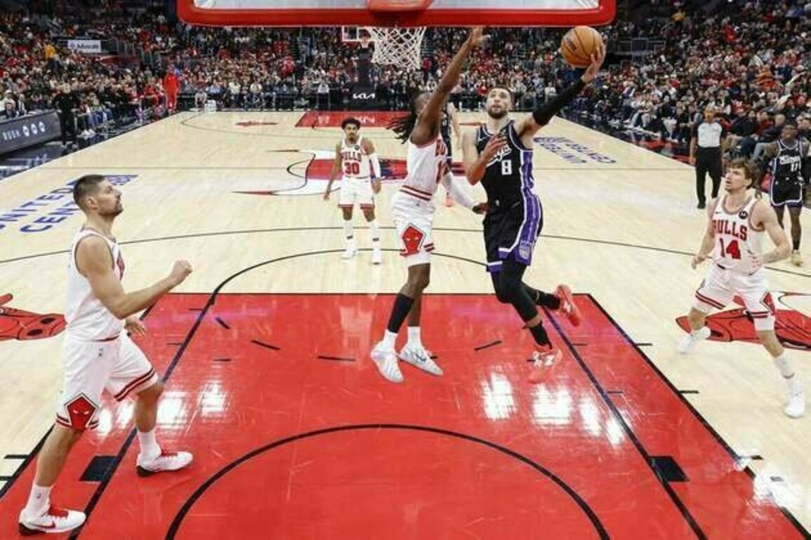 Bulls blow past Kings in Zach Levine's return to Chicago